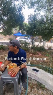 Antes de encontrar la "trilogía de las garras de leon" (roja,amarilla y naranja)...un buen picnic en la Plaza de Armas de Totoral.